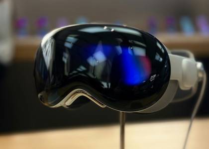 Любимият на Тим Кук VR шлем Vision Pro ще стане първата жертва на новия шеф на Apple