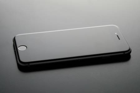 Протектори за новите iPhone 18 Pro и 18 Pro Max разкриват, че може би ни очаква 7-инчов диагонал