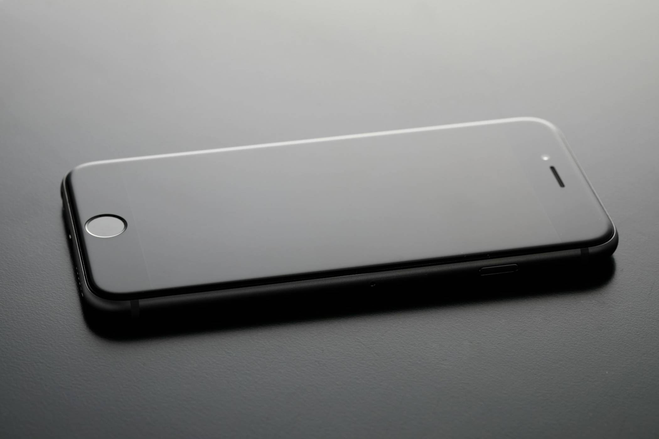 Протектори за новите iPhone 18 Pro и 18 Pro Max разкриват, че може би ни очаква 7-инчов диагонал
