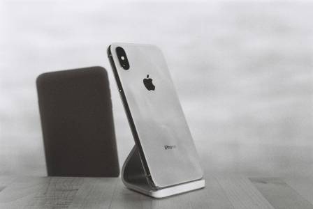 Рендъри на iPhone XX разкриват за пръв път юбиления модел и значиителните промени в дизайна му