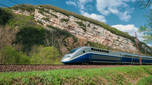 Високоскоростният влак TGV-M получи разрешение да развие до 325 км/ч по френските ЖП линии