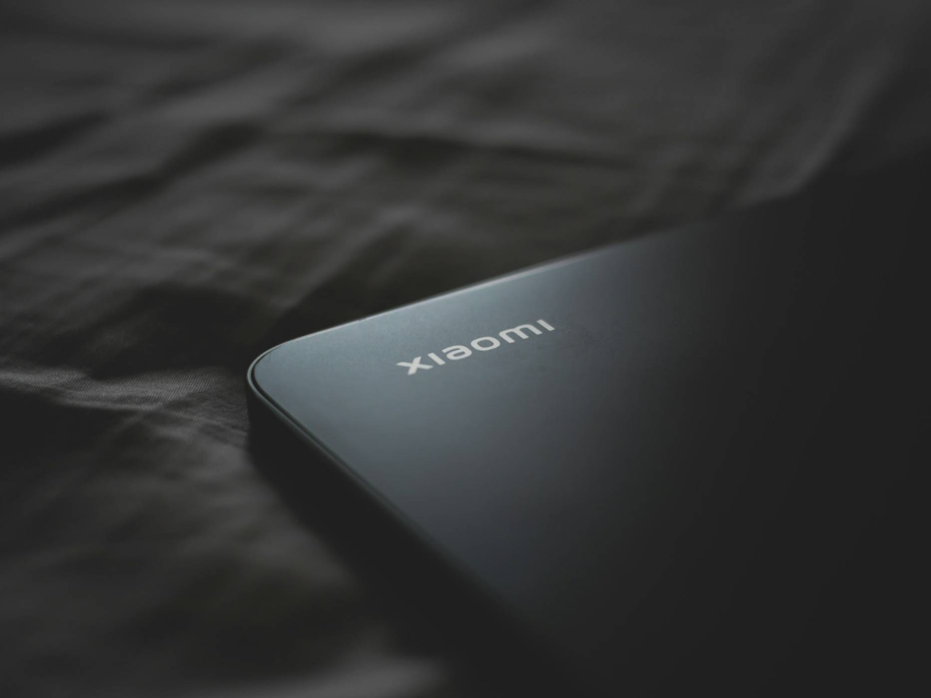 Xiaomi пуска конкурент на iPhone Ultra с три камери Leica и основен сензор с резолюция 200 МР
