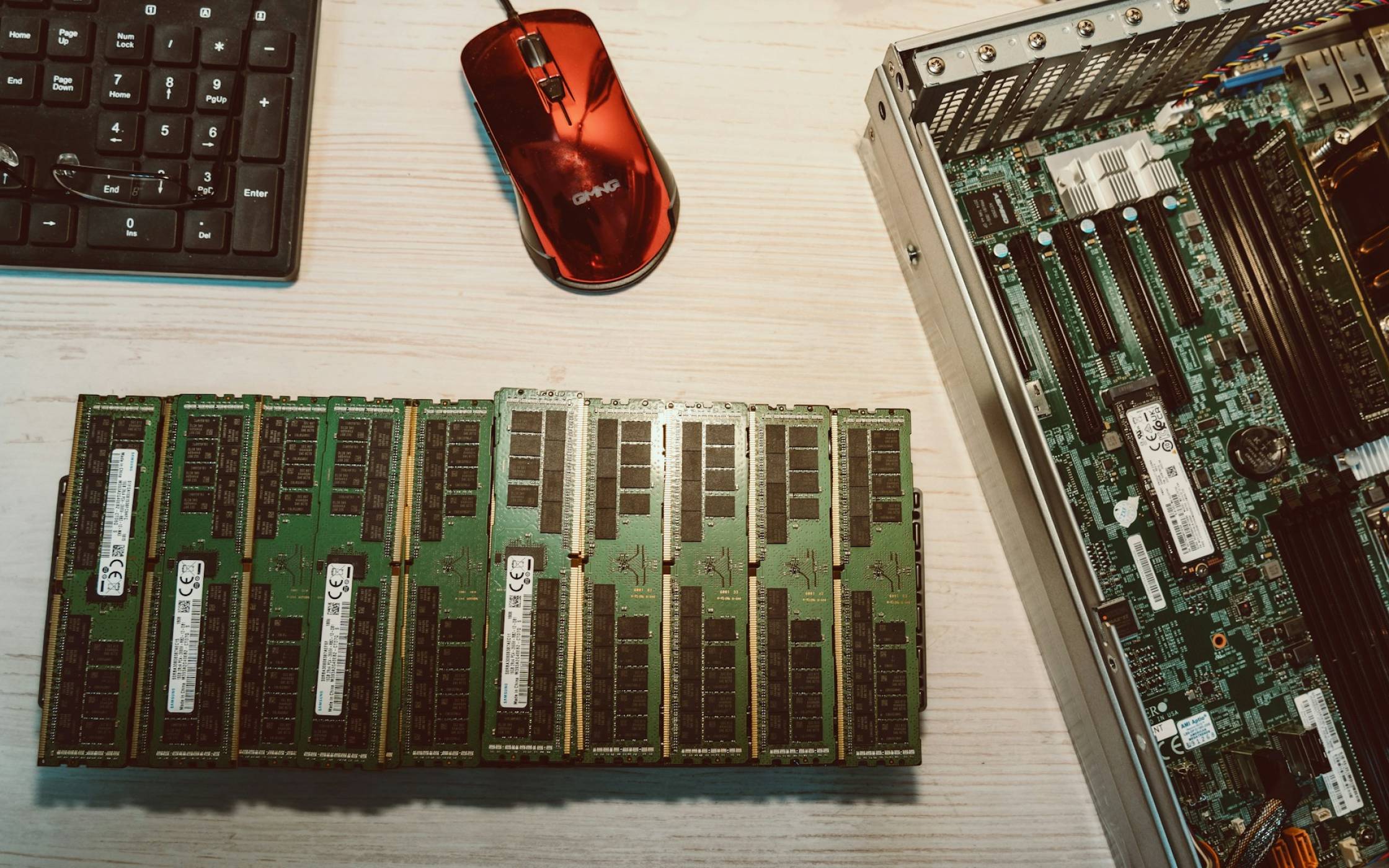 Вашата DDR5 RAM сигурно струва цяло състояние и заслужава това активно охлаждане, което сваля до 15 градуса