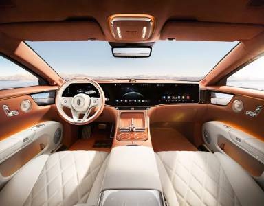 Китайският отговор на Rolls-Royce: звяр за 130 000 лири, оборудван с множество джаджи, 40-инчов телевизор и златни орнаменти