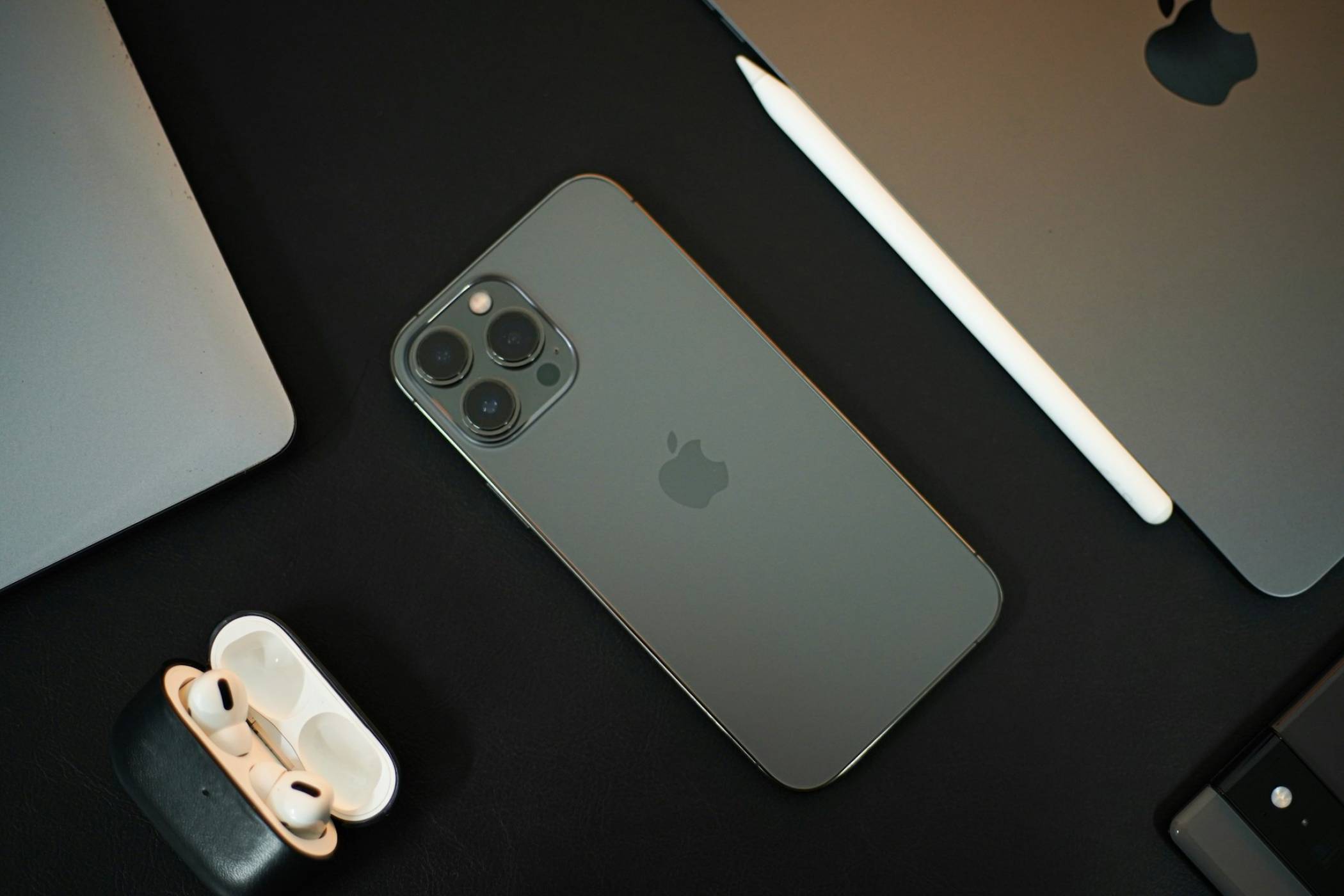 Най-скъпият вариант на сгъваемия iPhone може да достигне 2200 долара