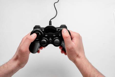 Бъдещите PlayStation контролери ще могат физически да се втвърдяват и омекват по време на игра