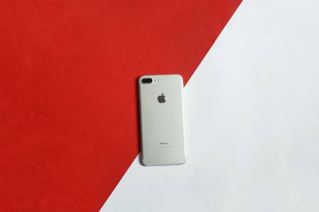 Отвисоко се пада най-лошо: Сгъваемият iPhone може да се обезцени изключително много само за година на пазара