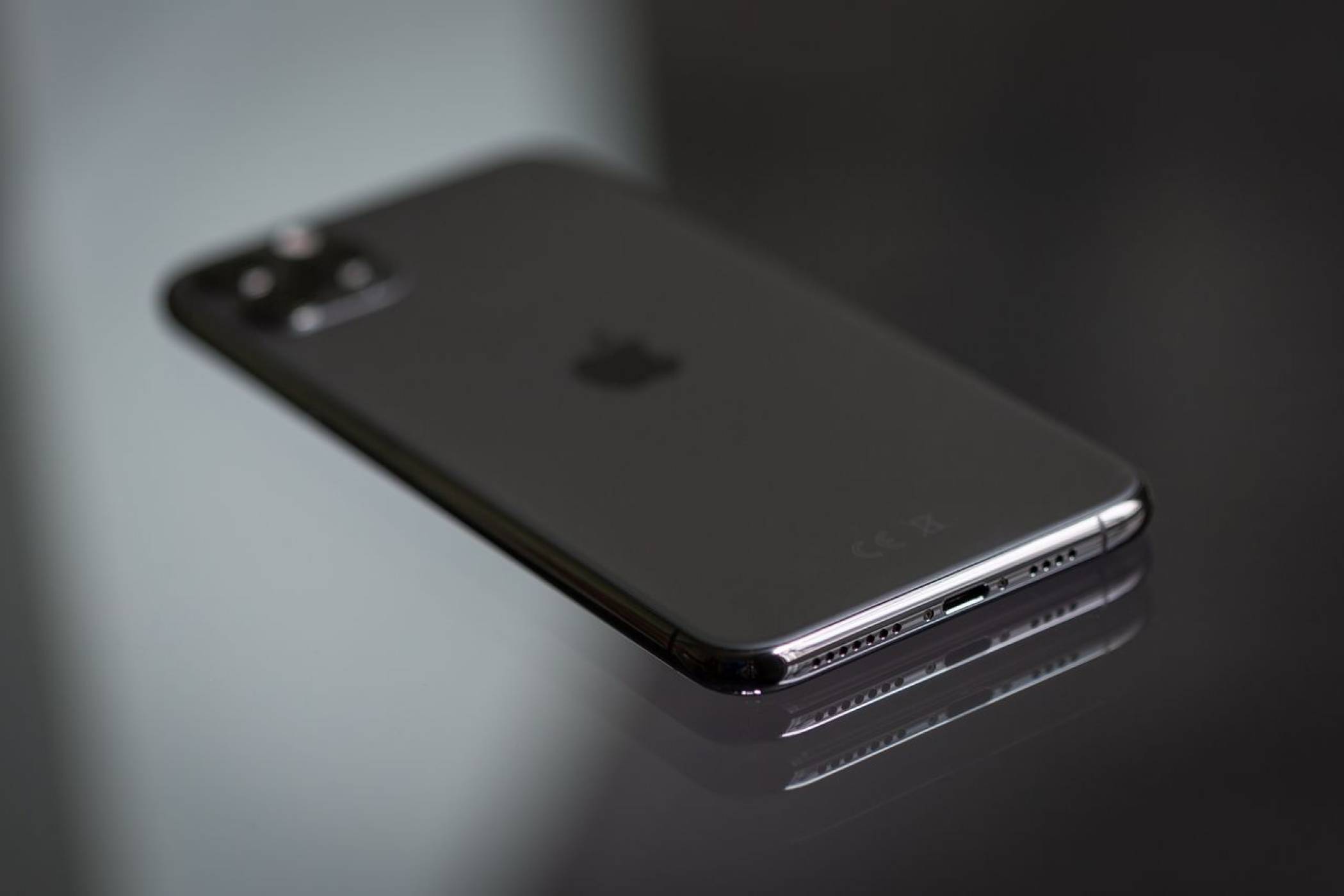Преди още да е излязъл първият сгъваем iPhone, Apple даде зелена светлина на наследника му