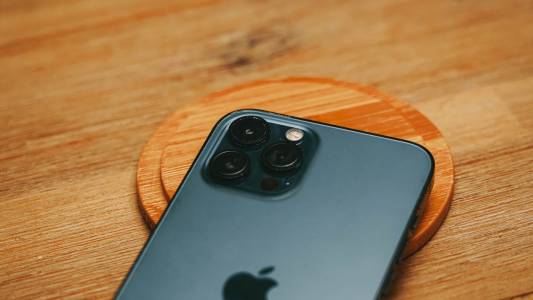 iPhone 18 и iPhone 18e ще получат RAM ъпгрейд, но той не е точно това, което си мислите