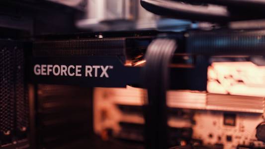 Машина за лед охлади мощната RTX 3060 до 21 °C, но не го правете у дома (ВИДЕО)