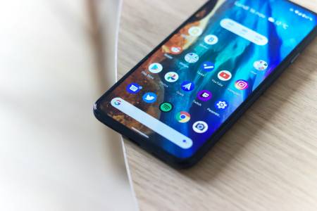 Най-евтиният iPhone ще се увенчае с един от най-лошите дисплеи във време, когато 120 Hz OLED е стандарт за Android 