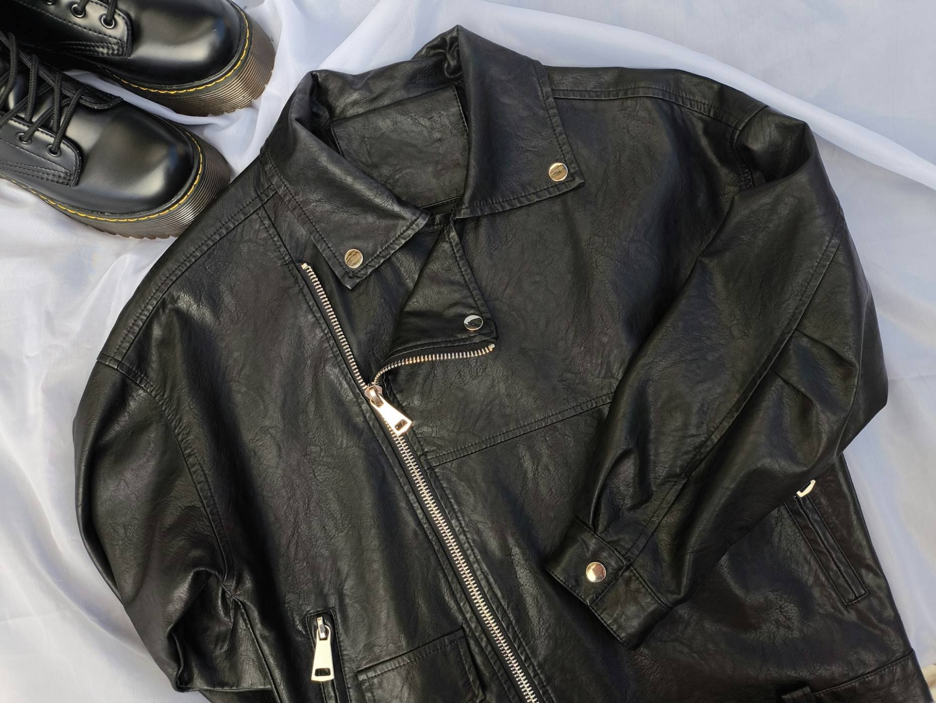 Jensen Jacket: Емблематичното кожено яке на шефа на Nvidia може да се продаде за 60 000 долара на благотворителен търг