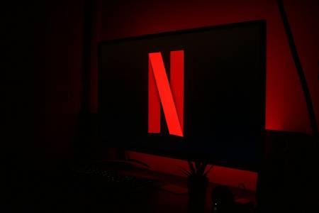 ИИ епидемия обхвана каталога на Netflix: Над 300 заглавия само през тази година го ползват