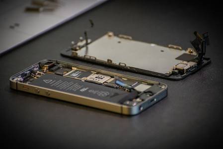 Феновете остават в системата на Apple: лоялността към iPhone достигна рекордни нива