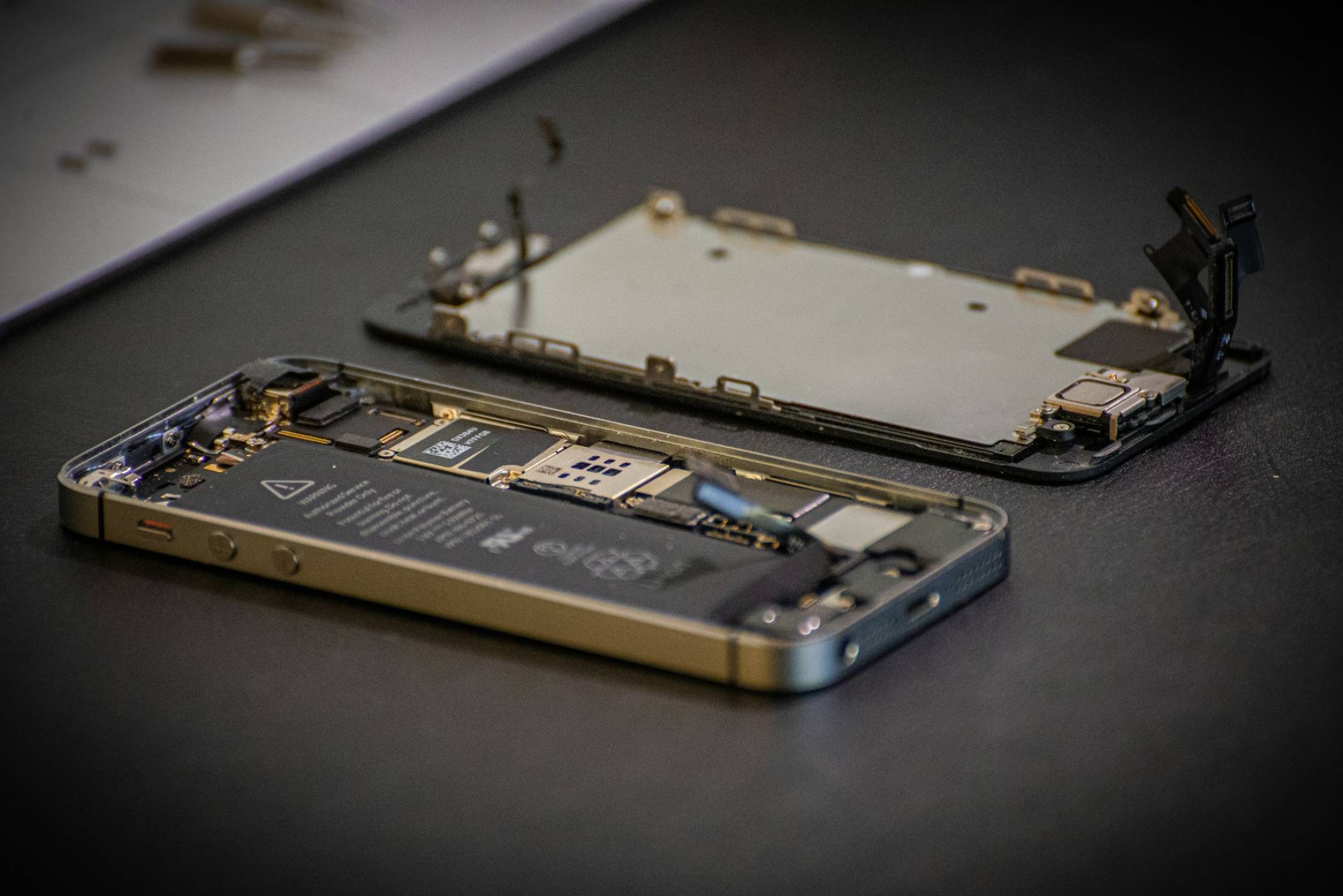 Феновете остават в системата на Apple: лоялността към iPhone достигна рекордни нива