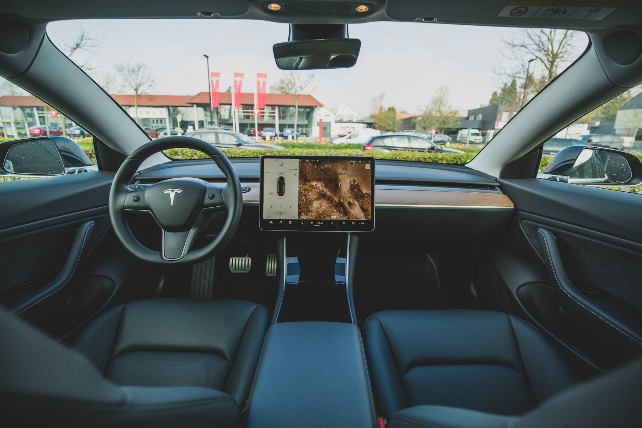 207 инцидента за месец: Автопилотът на Tesla отбеляза мрачен рекорд по пътищата 