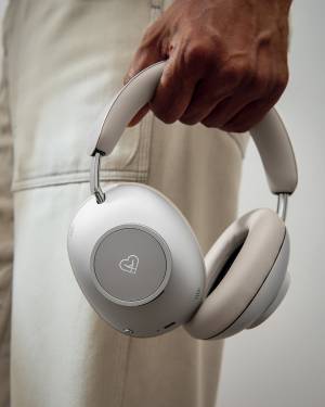 Hands-on: LOEWE LEO или когато безжичните слушалки са замислени като Hi-Fi система