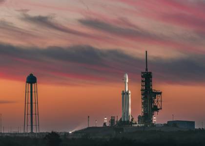 SpaceX има сериозни намерения да построи фабрики на Луната