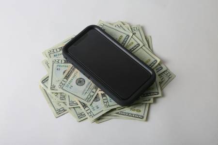 Скокът от 100 долара за новите Google Pixel загатва за това какви цени можем да очакваме от Apple за iPhone 18