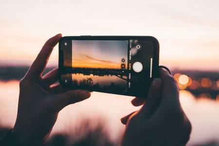 Този смартфон за мобилните фотографи стана първият, преминал психологическа ценова граница, и портфейлът ви няма да е доволен