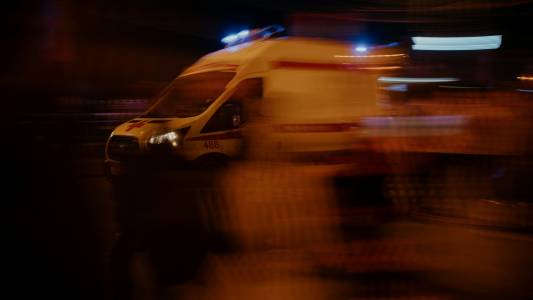 Първата в света линейка, задвижвана със слънчева енергия, излиза на пътя, за да спасява и животи, и природата