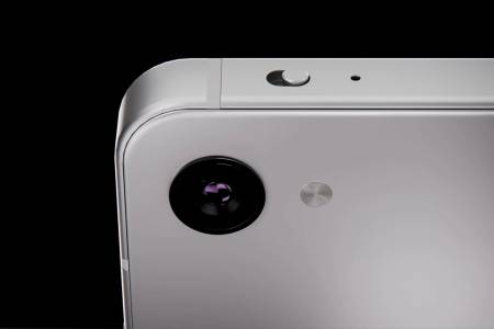В борбата с разсейването Minimal Phone 2 залага на изчистена операционна система и физическа клавиатура за писане вместо скролване