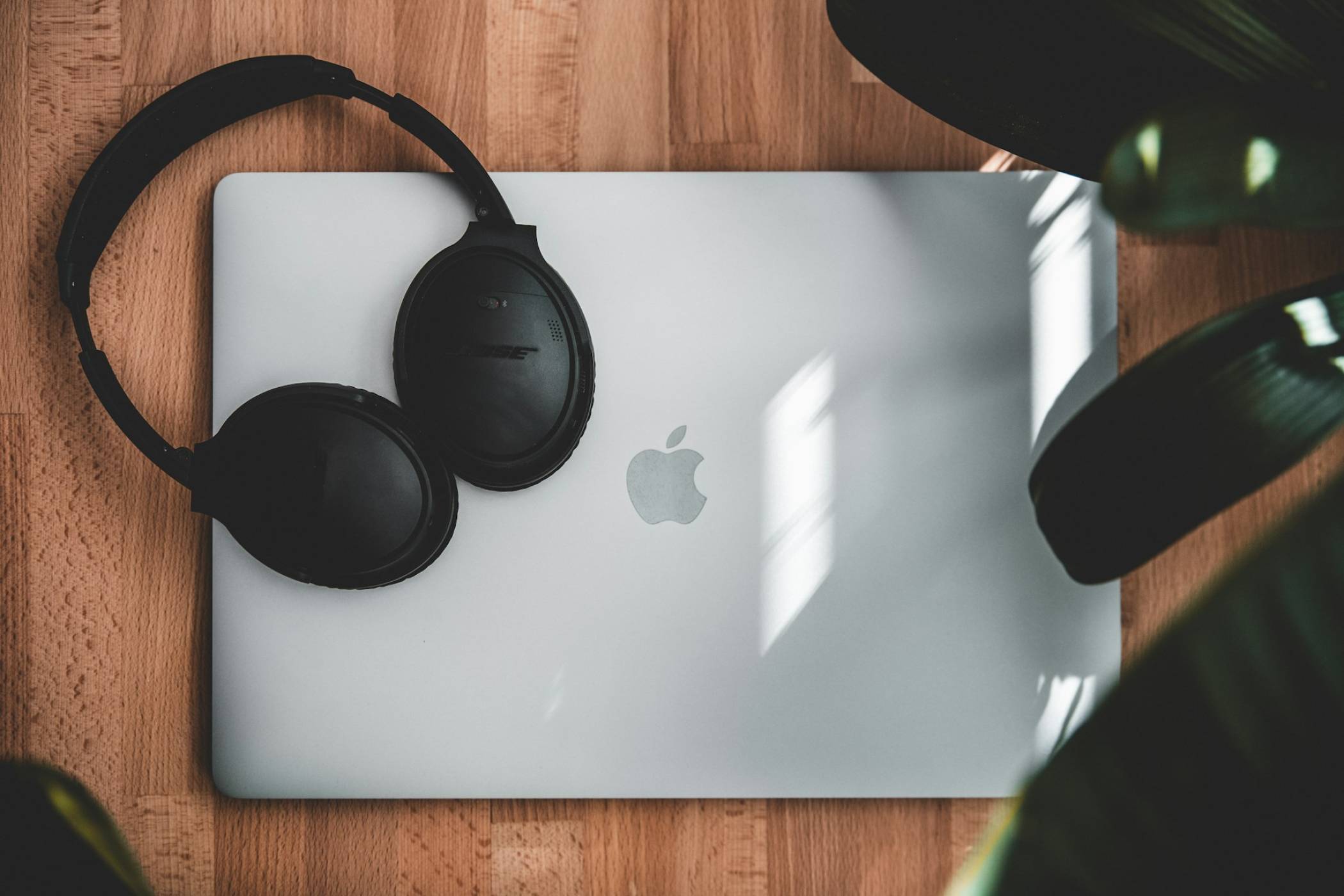 Новите слушалки на Apple привличат със свеж дизайн и IPX4 рейтинг, за да сте център на вниманието във фитнеса или басейна