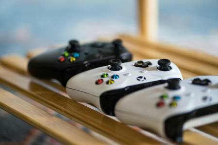Юбилейната Xbox Series X25 конзола стана от скъпа още по-скъпа, след като прекупвачите се заеха с нея