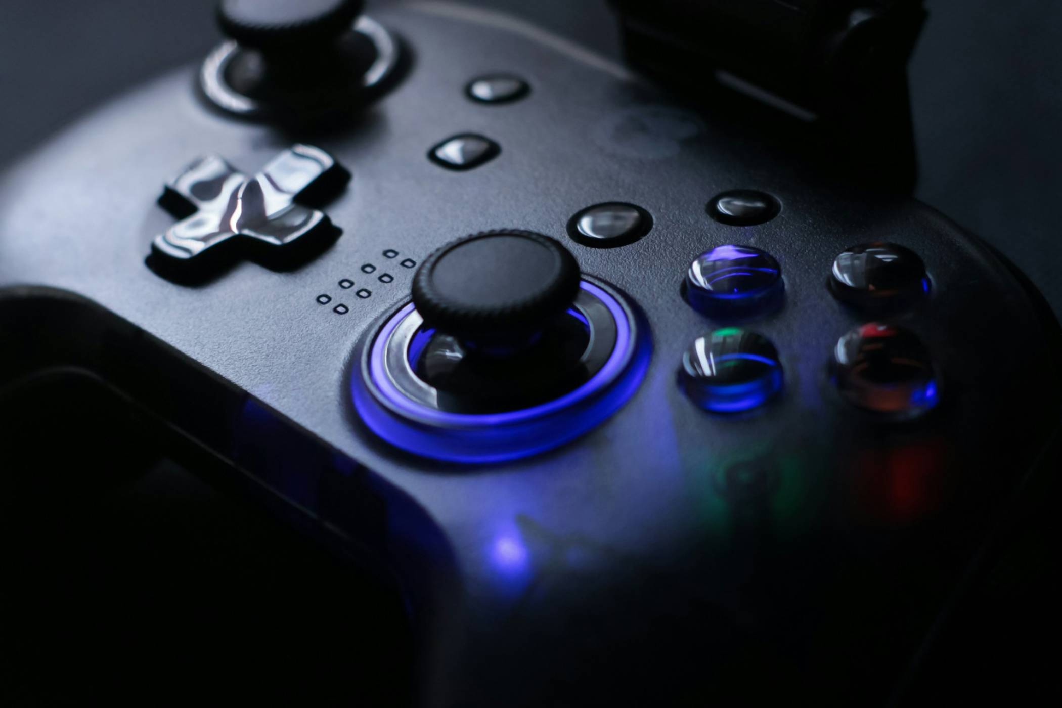 Джобен гейминг: Новият контролер на Razer се сгъва до размера на кредитна карта