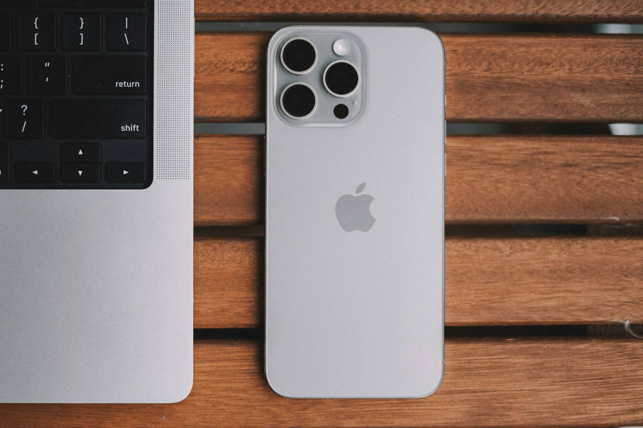 Ето причината, поради която Apple плаща на Samsung по 250 долара за всеки iPhone Duo
