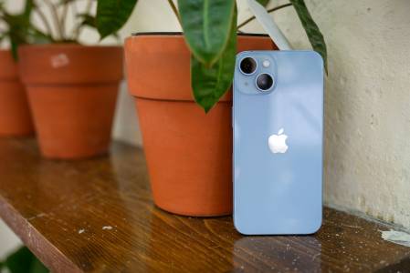 Много пари, мъничко кич: Caviar трансформира iPhone 18 Pro Max със злато, титан и въглеродни влакна