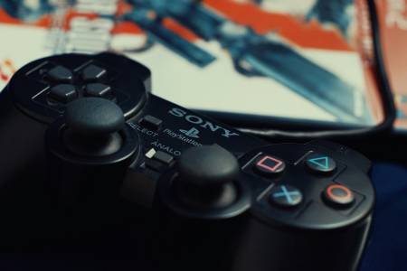 Хакването на PS2 чипа MechaCon позволява да наздърнем зад една от най-зорко пазените тайни на Sony