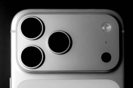 Изтекла информация за iPhone 20 Pro загатва за най-голямата промяна в дисплеите на серията от години насам