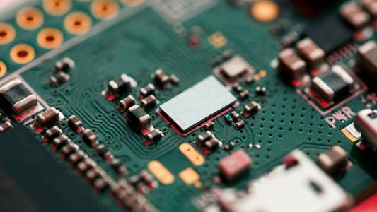 Новите Snapdragon 8 Elite чипове са първите в света, които преминават 5 GHz бариера в мобилен процесор