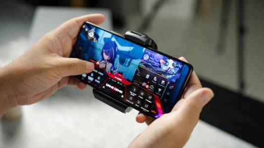 Този Android телефон последно поколение остави Steam Deck далеч назад в емулацията на PS3 игри (ВИДЕО)