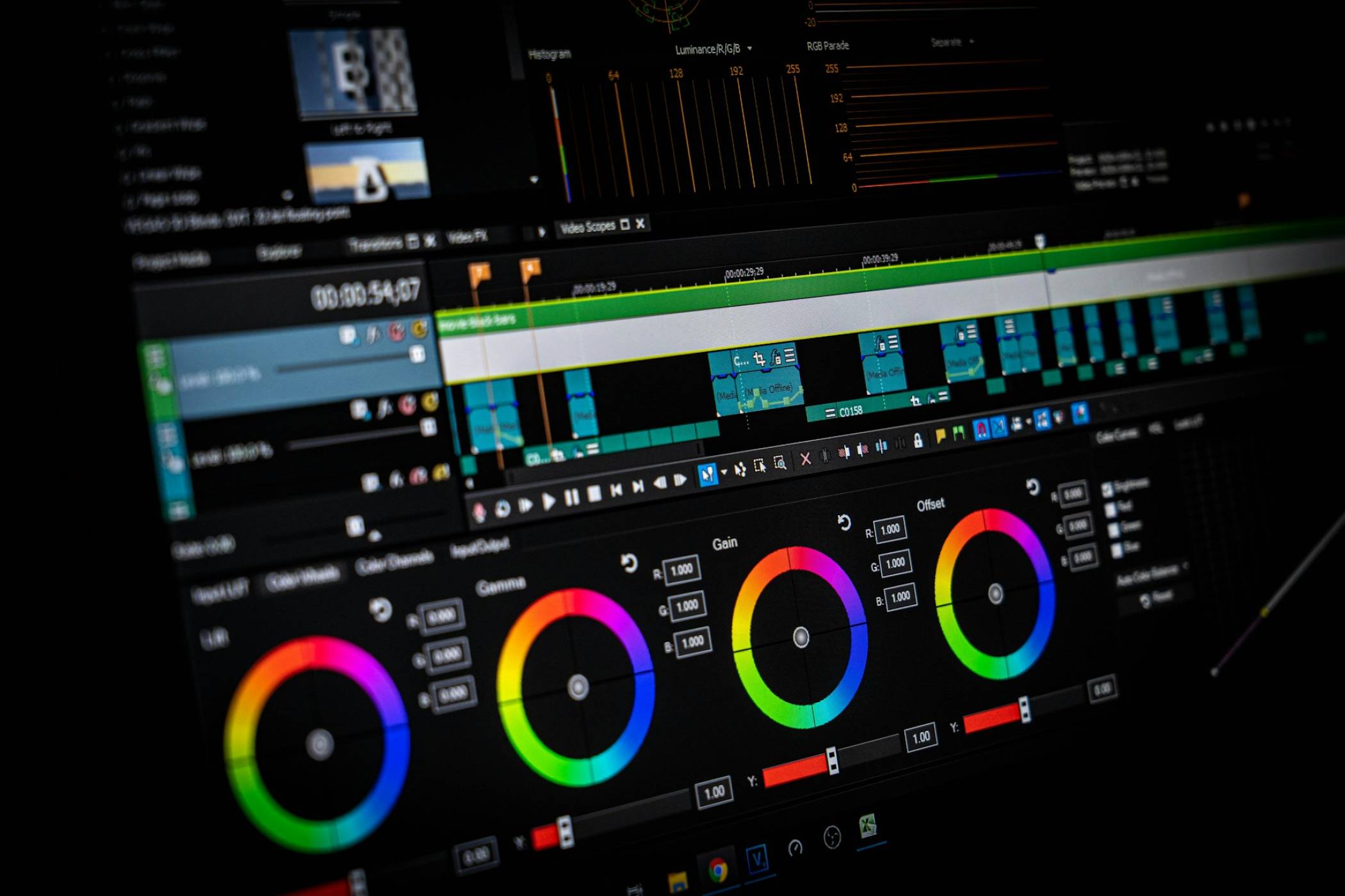 Това копие на Adobe Creative Suite е създадено с вайб кодиране и всъщност е много добро