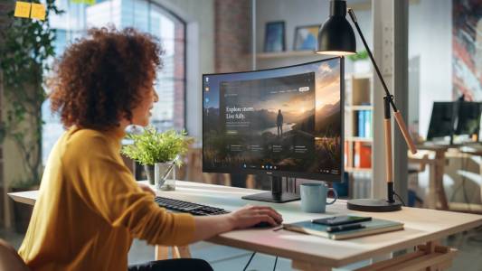 Philips Monitors представя 27E3C2500 и 32E3C2500 – извити QHD дисплеи за ежедневна работа и забавление