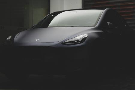 Летящият Tesla Roadster на Илон Мъск: впечатляваща демонстрация или празна обвивка?