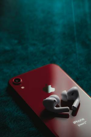 Apple обмисля по-голям сгъваем iPhone Duo: екранът може да достигне 8,1 инча
