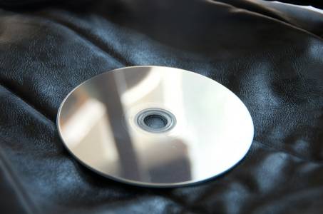 Целият Windows 11 се побра на скромен CD-ROM носител, но дали това е подходящата за вас версия? (ВИДЕО)