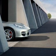 Porsche разсекрети частично модела Panamera
