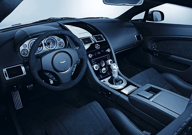 Aston Martin DBS и V12 Vantage в черно и от карбон