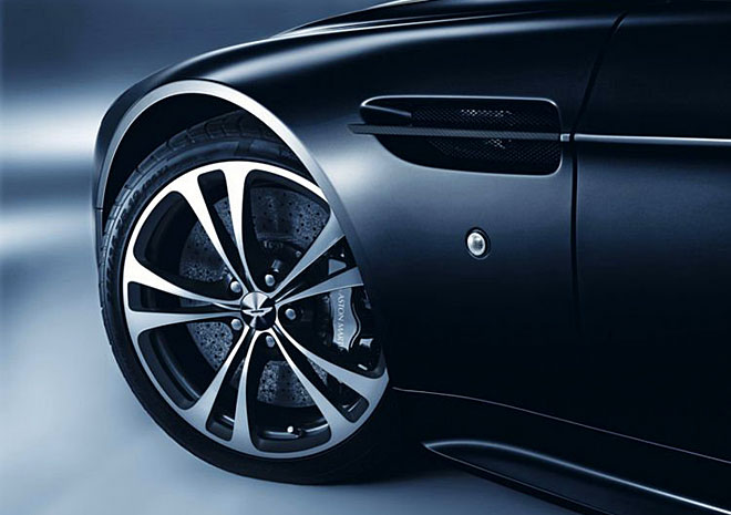 Aston Martin DBS и V12 Vantage в черно и от карбон