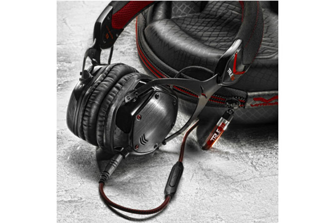 V-Moda показа вампирските си слушалки 