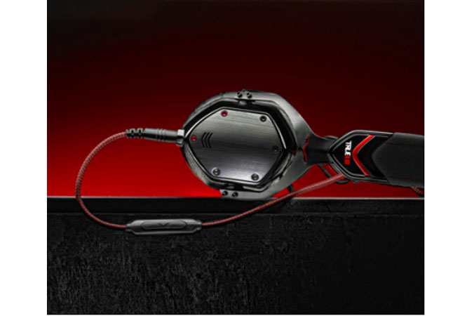 V-Moda показа вампирските си слушалки 