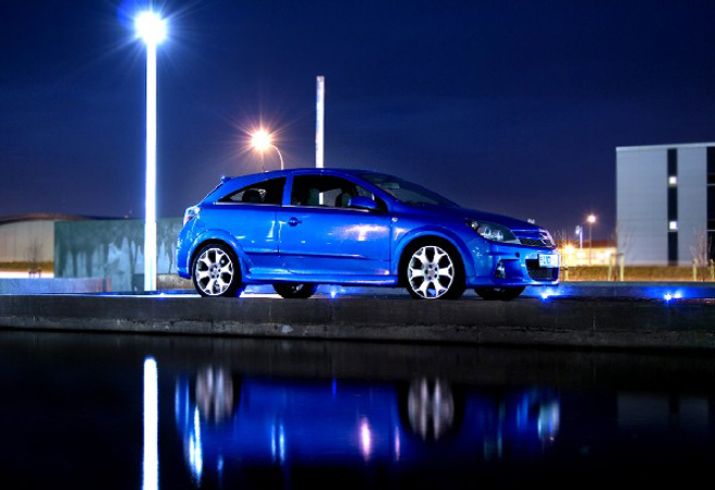 Женева 2012: бързакът Opel Astra OPC