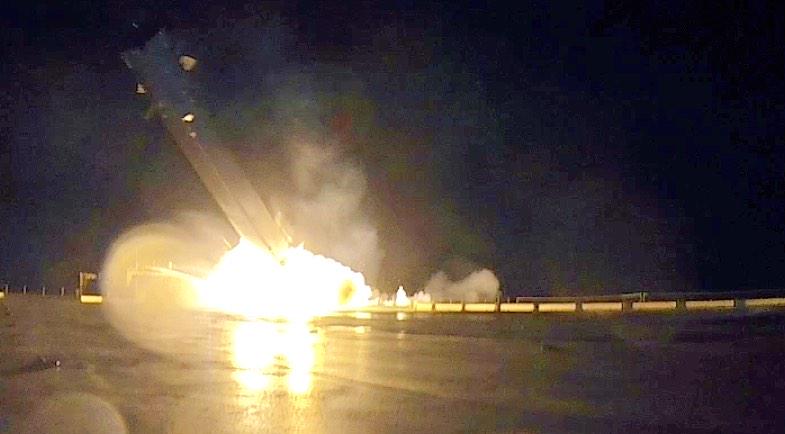 Вижте първите снимки от неуспешното приземяване на Falcon 9