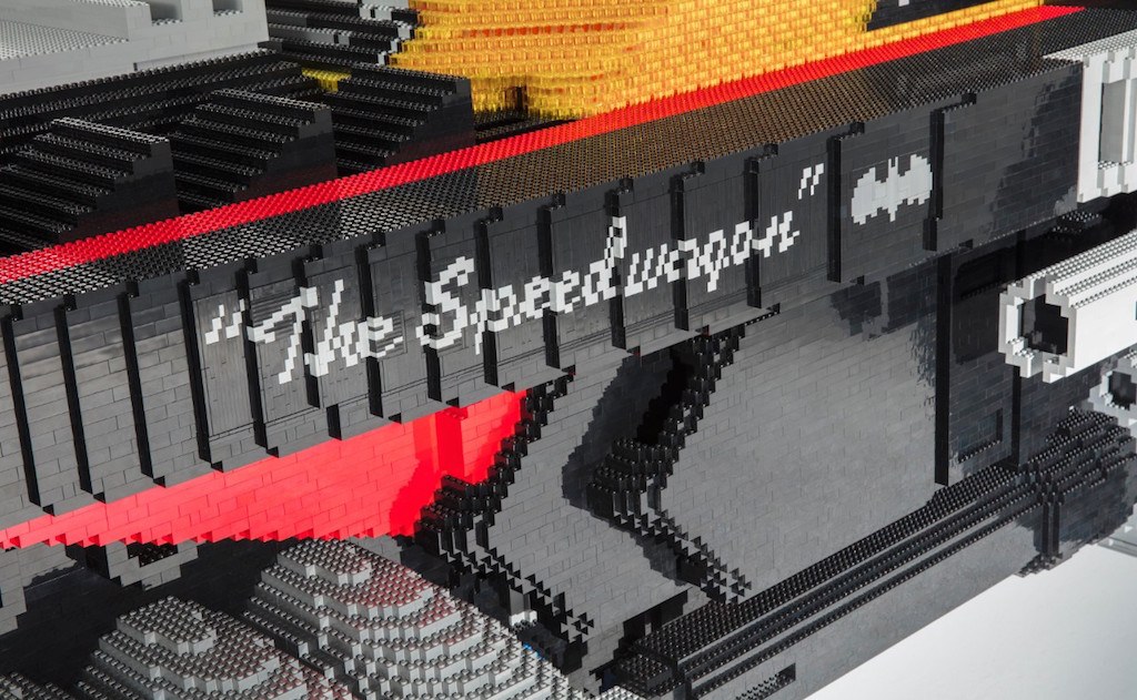 Lego и Chevrolet създадоха пълноразмерен батмобил, изграден единствено от лего блокчета